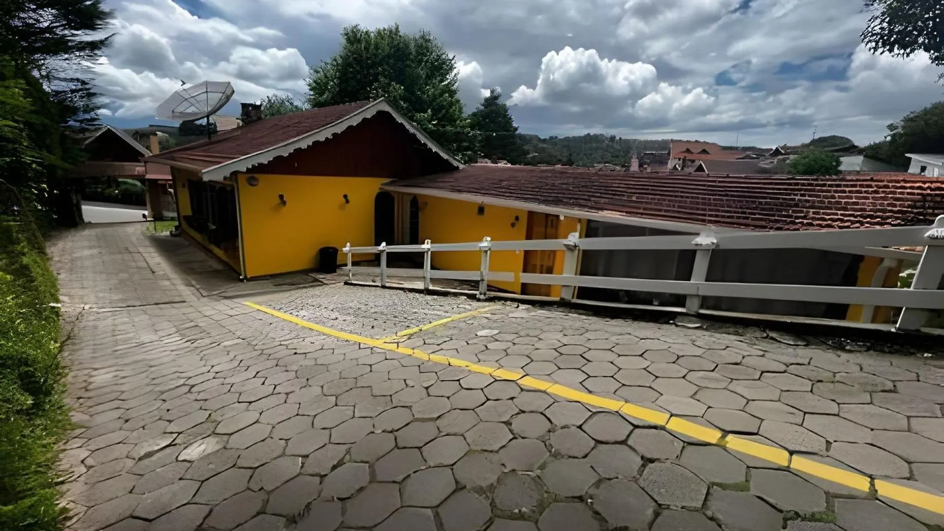 Pousada Casinha Amarela - Campos do Jordão 山林小屋